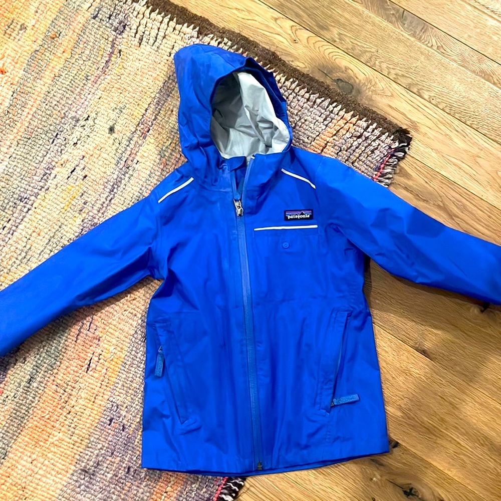 Patagonia kids rain jacket gently used 4T